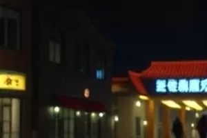 《午后的蝉》老式电风扇与半开的木窗